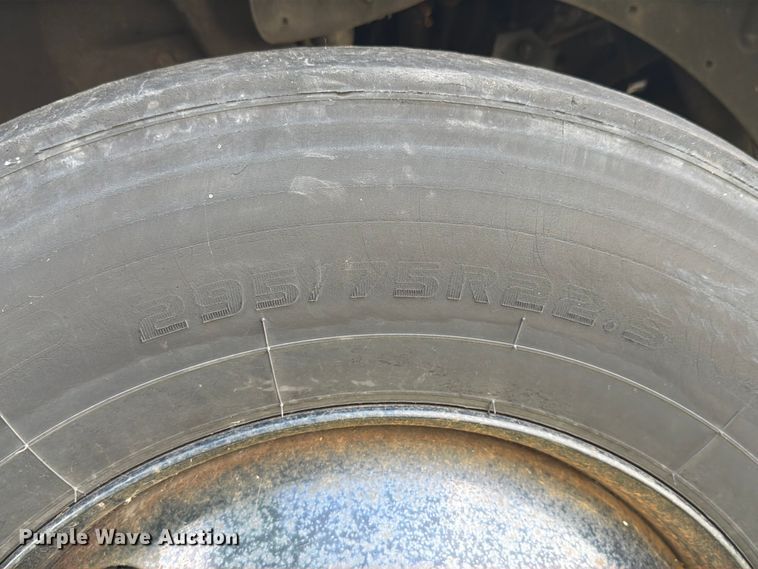 image for item FK4048 2007 International 8600 semi truck
