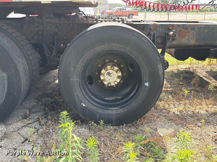 image for item FK4048 2007 International 8600 semi truck