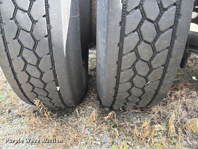 image for item FK4048 2007 International 8600 semi truck