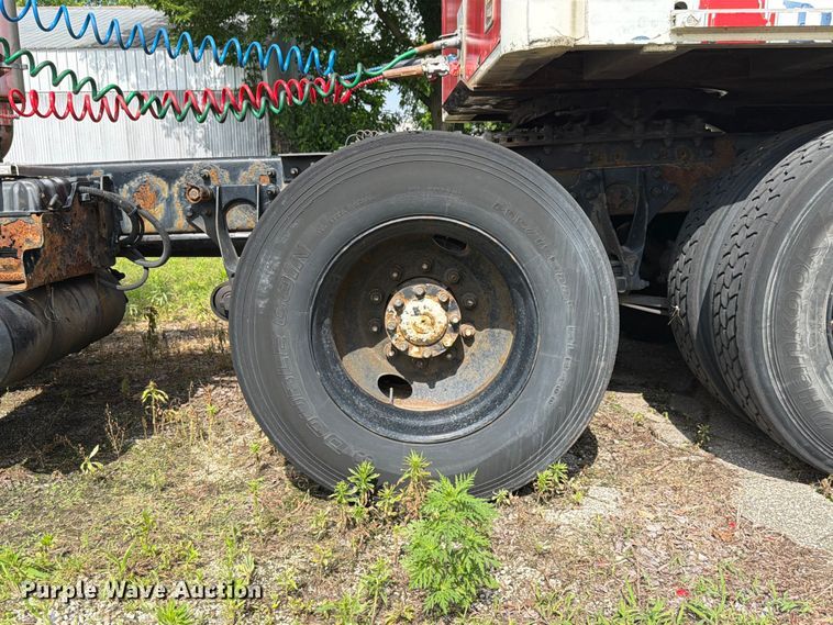 image for item FK4048 2007 International 8600 semi truck
