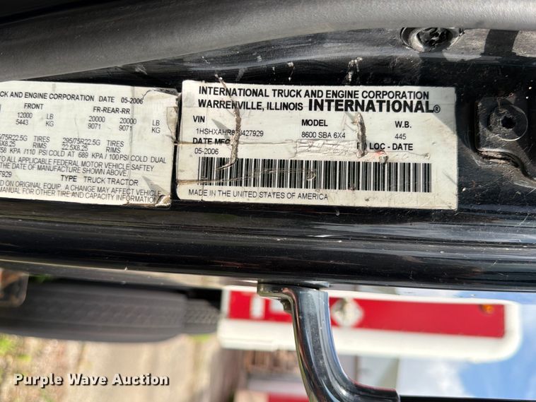 image for item FK4048 2007 International 8600 semi truck