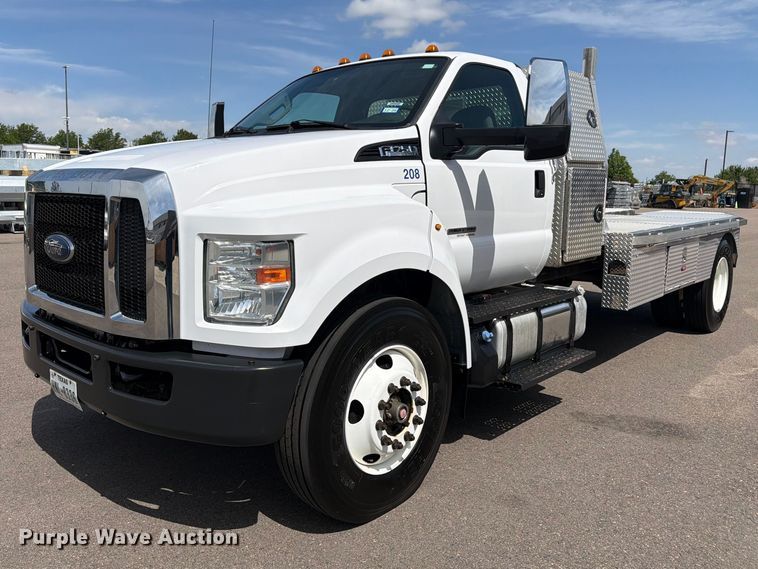 image for item FM7532 2016 Ford F750 flatbed truck
