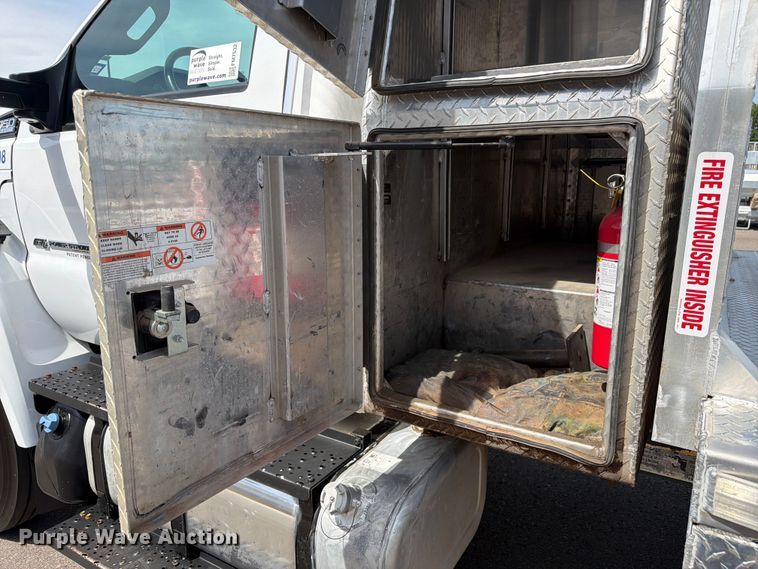 image for item FM7532 2016 Ford F750 flatbed truck