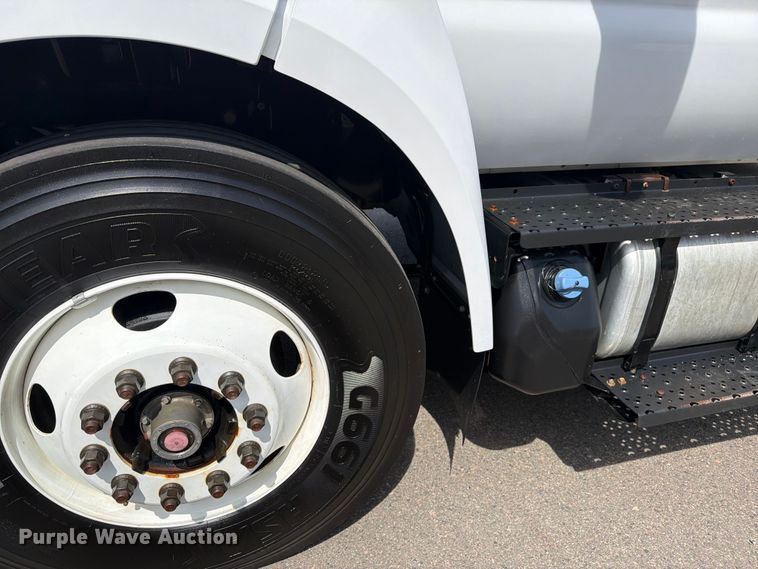 image for item FM7532 2016 Ford F750 flatbed truck