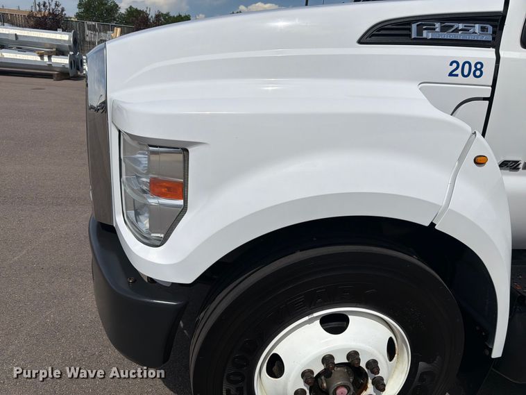 image for item FM7532 2016 Ford F750 flatbed truck
