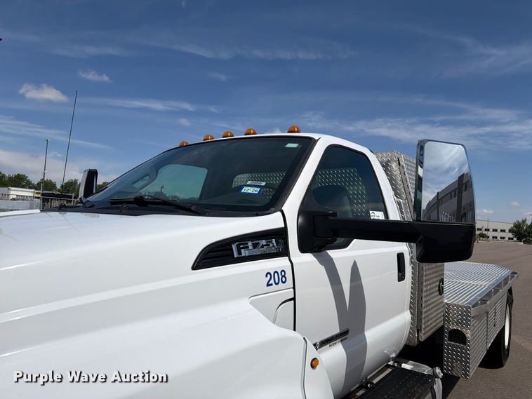 image for item FM7532 2016 Ford F750 flatbed truck