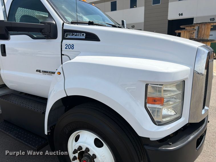 image for item FM7532 2016 Ford F750 flatbed truck