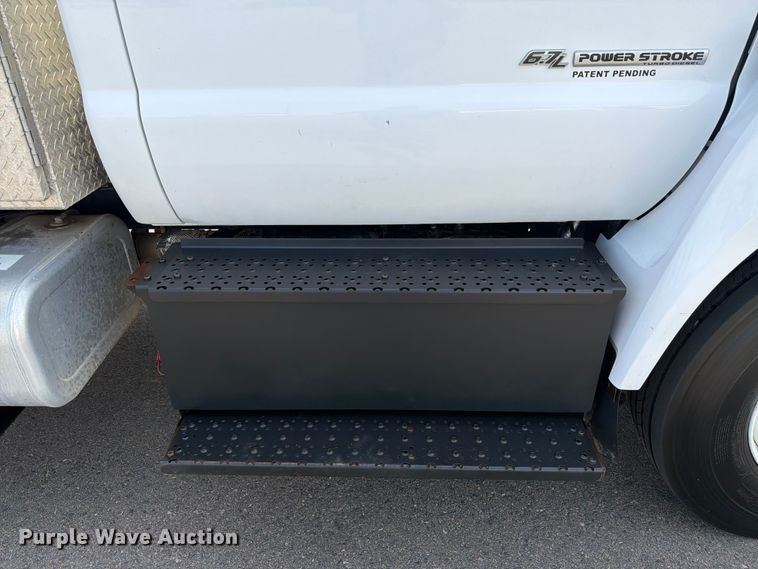 image for item FM7532 2016 Ford F750 flatbed truck