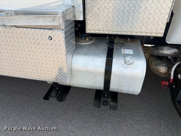 image for item FM7532 2016 Ford F750 flatbed truck
