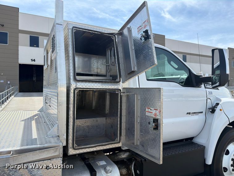 image for item FM7532 2016 Ford F750 flatbed truck