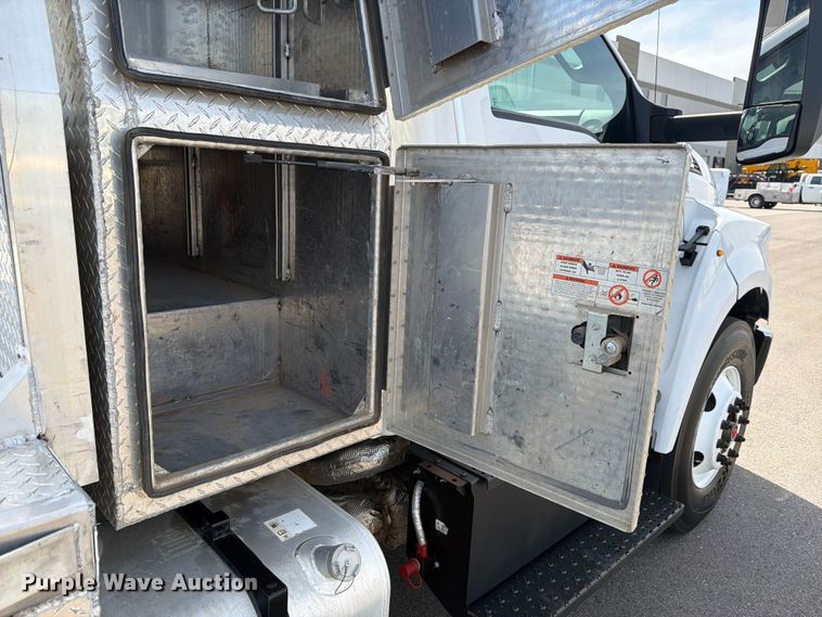 image for item FM7532 2016 Ford F750 flatbed truck