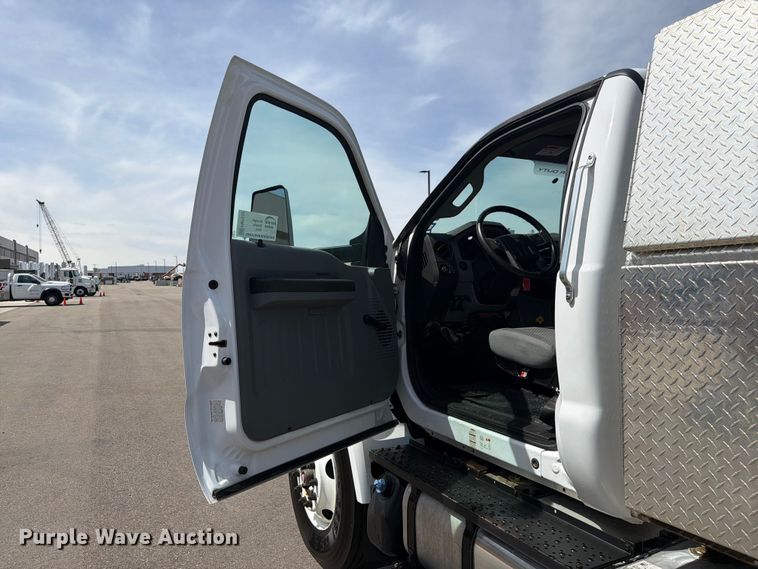 image for item FM7532 2016 Ford F750 flatbed truck