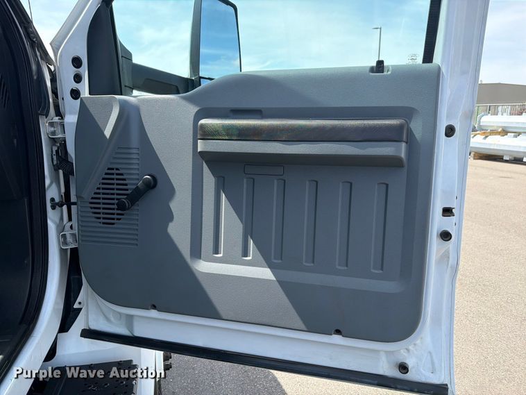 image for item FM7532 2016 Ford F750 flatbed truck