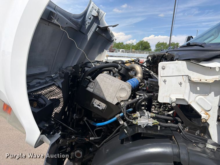 image for item FM7532 2016 Ford F750 flatbed truck
