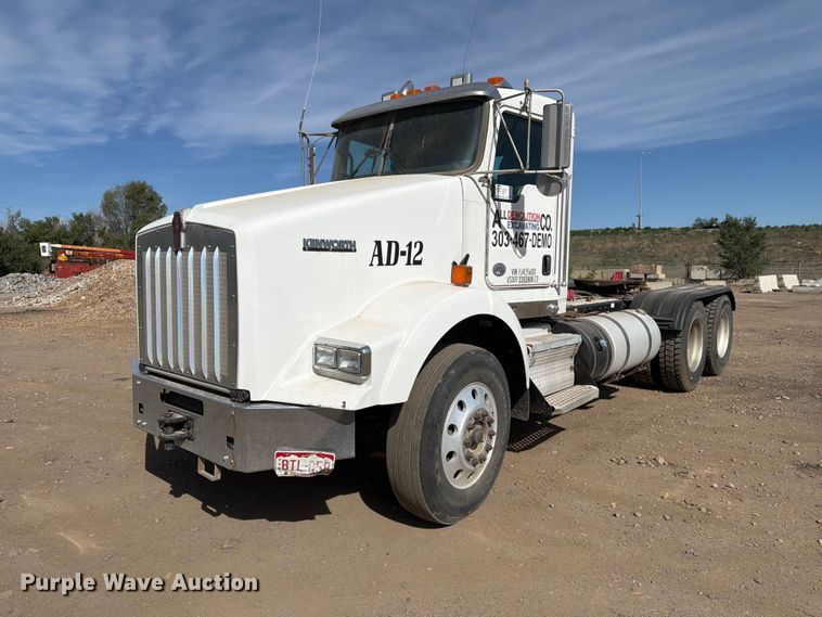image for item FM7552 2015 Kenworth T800 semi truck