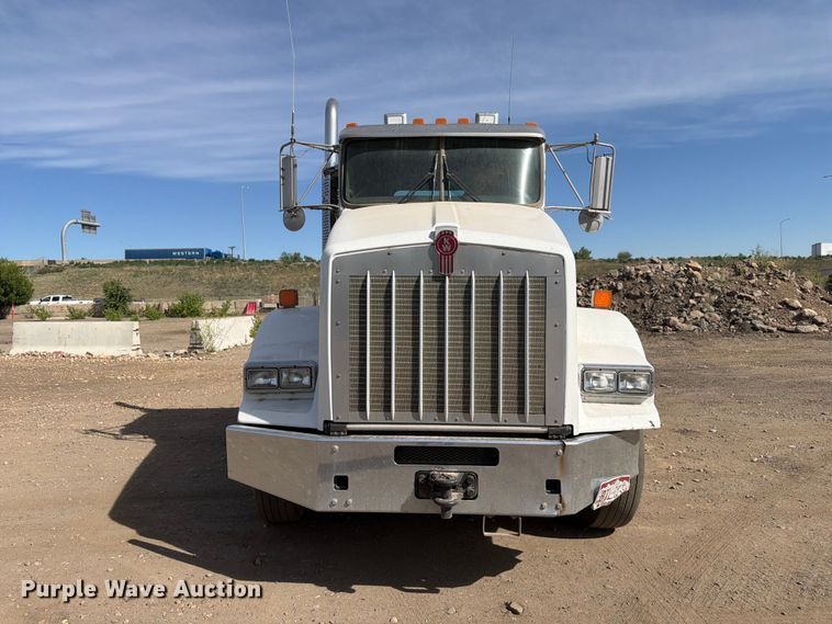 image for item FM7552 2015 Kenworth T800 semi truck