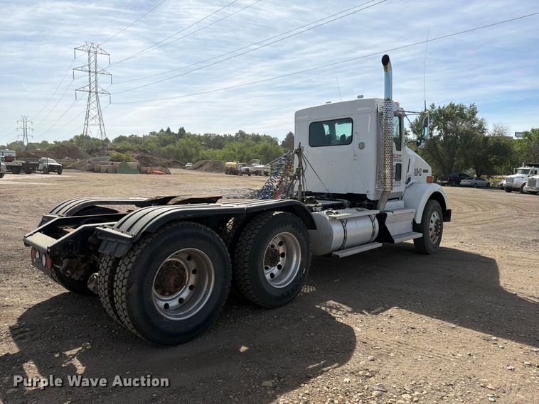 image for item FM7552 2015 Kenworth T800 semi truck
