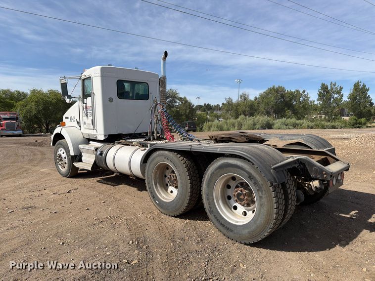 image for item FM7552 2015 Kenworth T800 semi truck