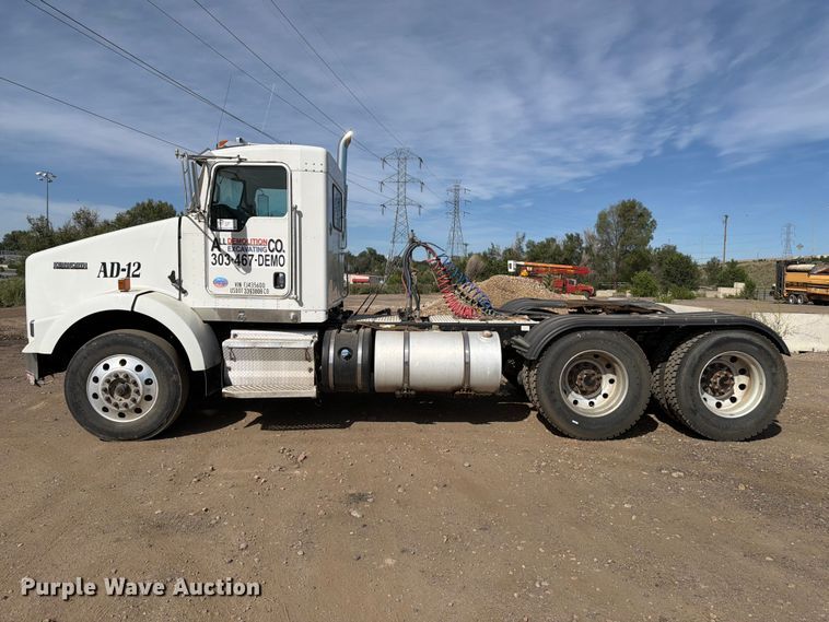 image for item FM7552 2015 Kenworth T800 semi truck