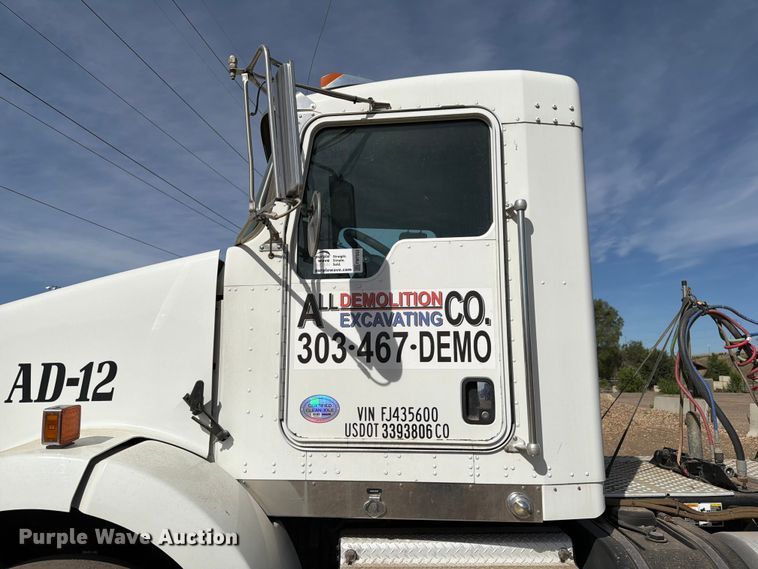 image for item FM7552 2015 Kenworth T800 semi truck