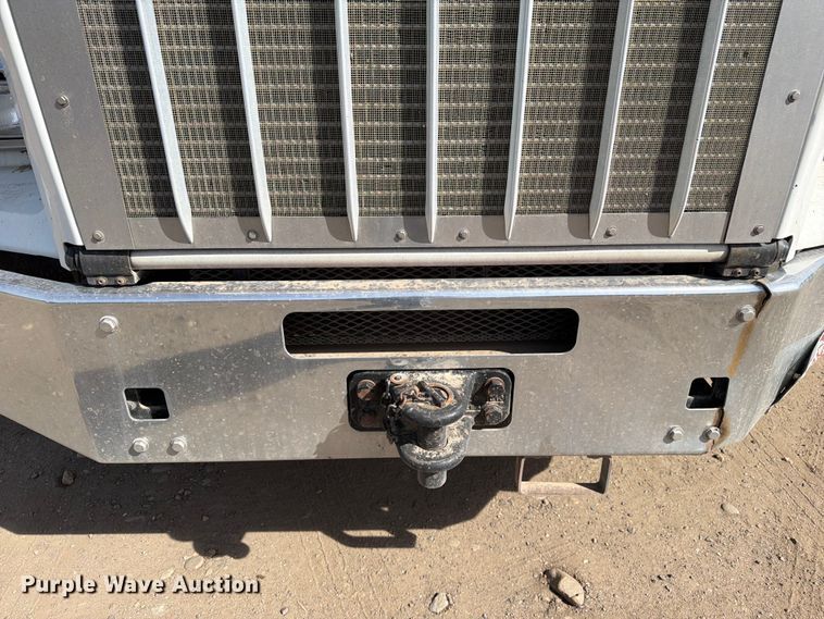 image for item FM7552 2015 Kenworth T800 semi truck