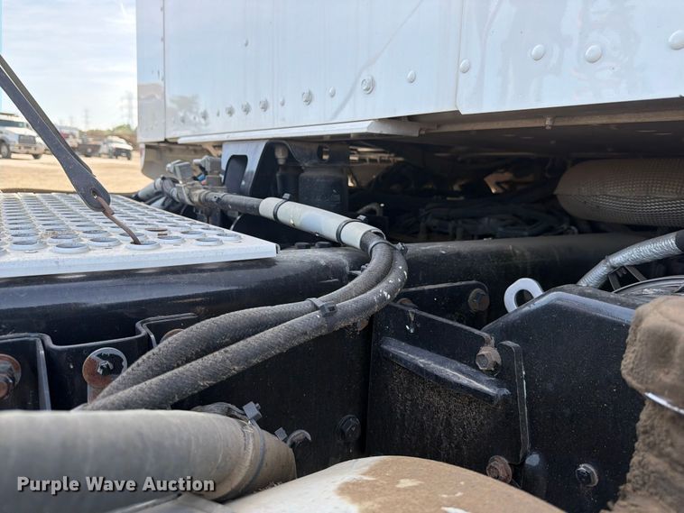 image for item FM7552 2015 Kenworth T800 semi truck