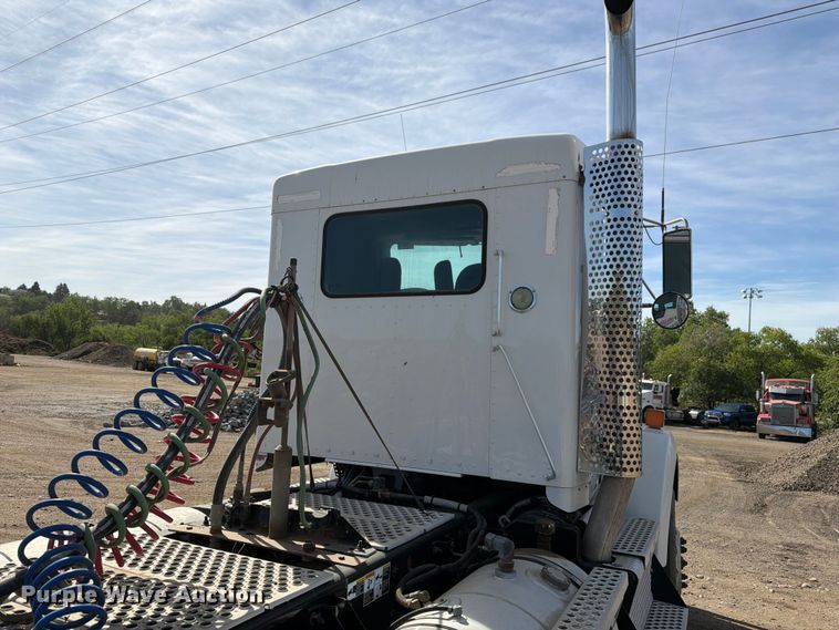 image for item FM7552 2015 Kenworth T800 semi truck