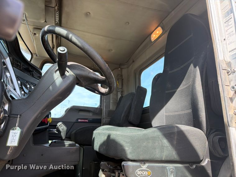 image for item FM7552 2015 Kenworth T800 semi truck