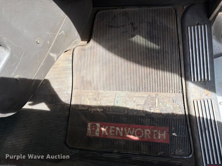 image for item FM7552 2015 Kenworth T800 semi truck
