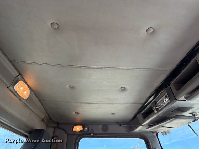 image for item FM7552 2015 Kenworth T800 semi truck