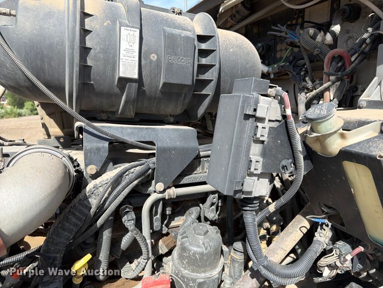 image for item FM7552 2015 Kenworth T800 semi truck