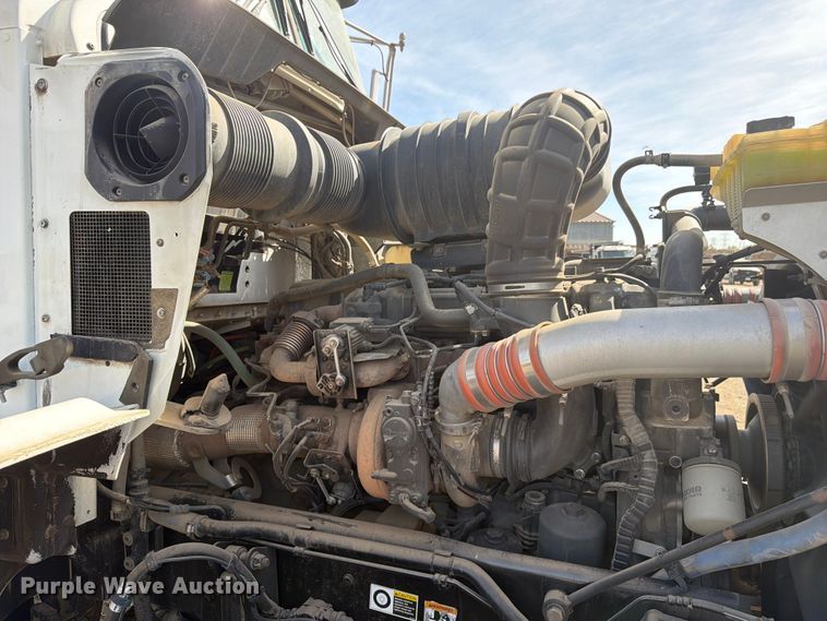 image for item FM7552 2015 Kenworth T800 semi truck