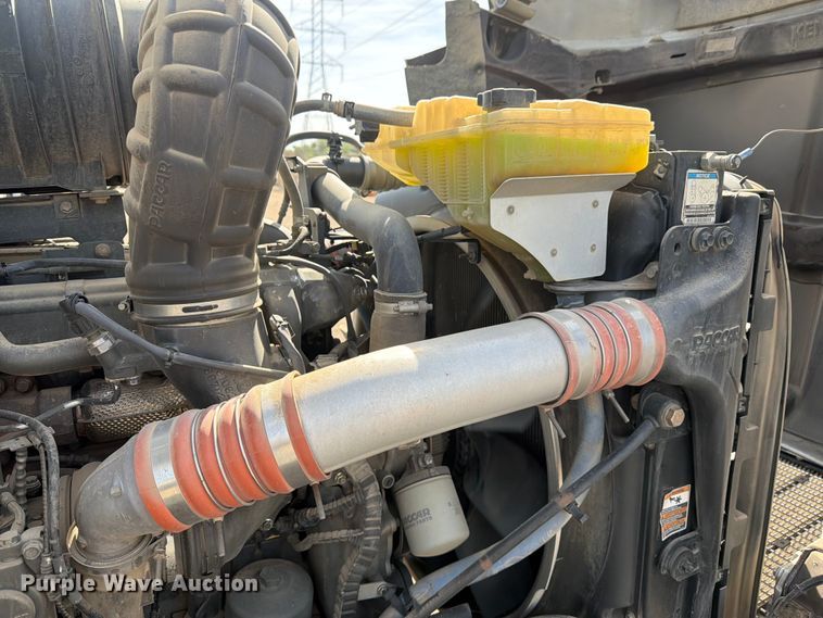 image for item FM7552 2015 Kenworth T800 semi truck