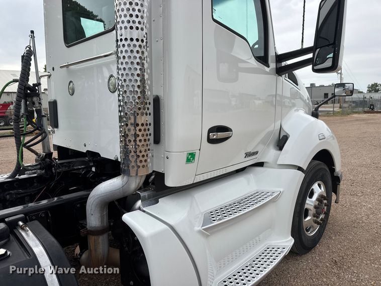 image for item MX9253 2016 Kenworth T680 semi truck