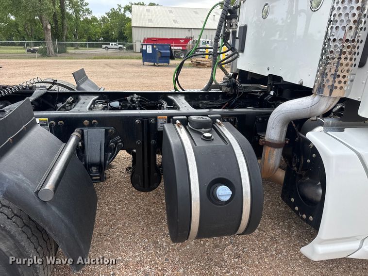 image for item MX9253 2016 Kenworth T680 semi truck