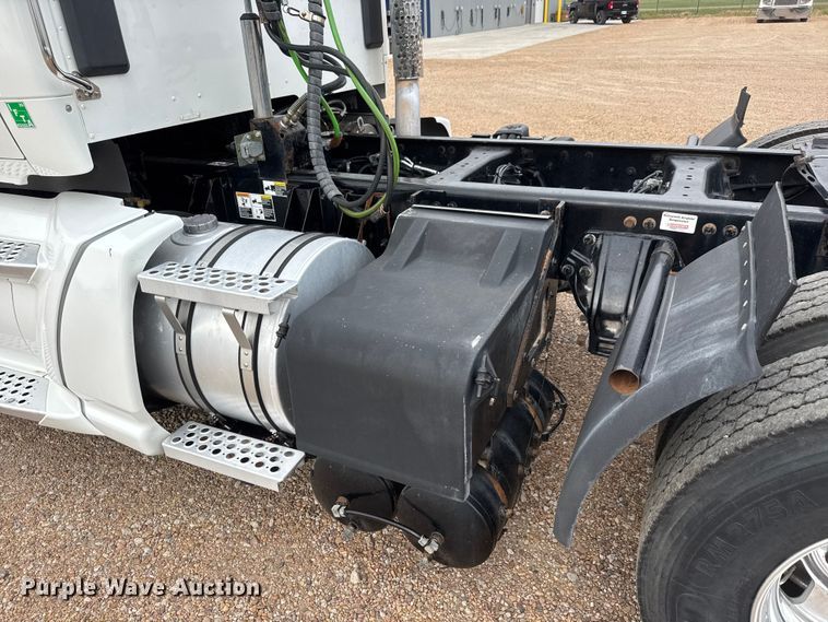 image for item MX9253 2016 Kenworth T680 semi truck