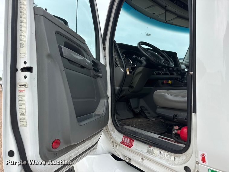 image for item MX9253 2016 Kenworth T680 semi truck