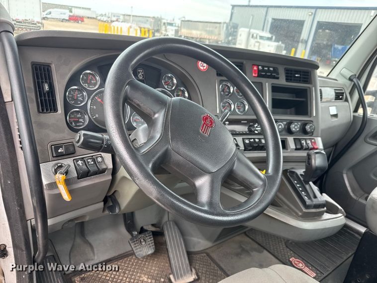 image for item MX9253 2016 Kenworth T680 semi truck