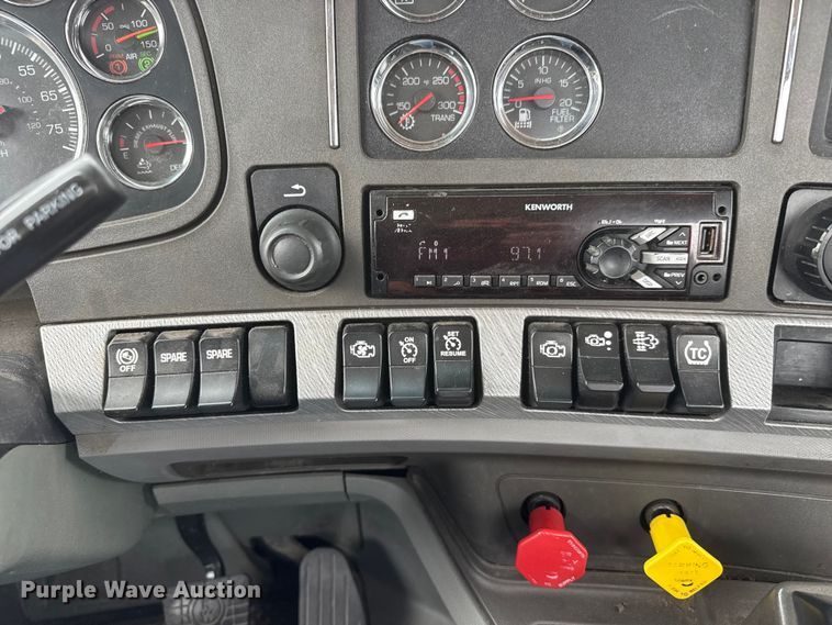 image for item MX9253 2016 Kenworth T680 semi truck