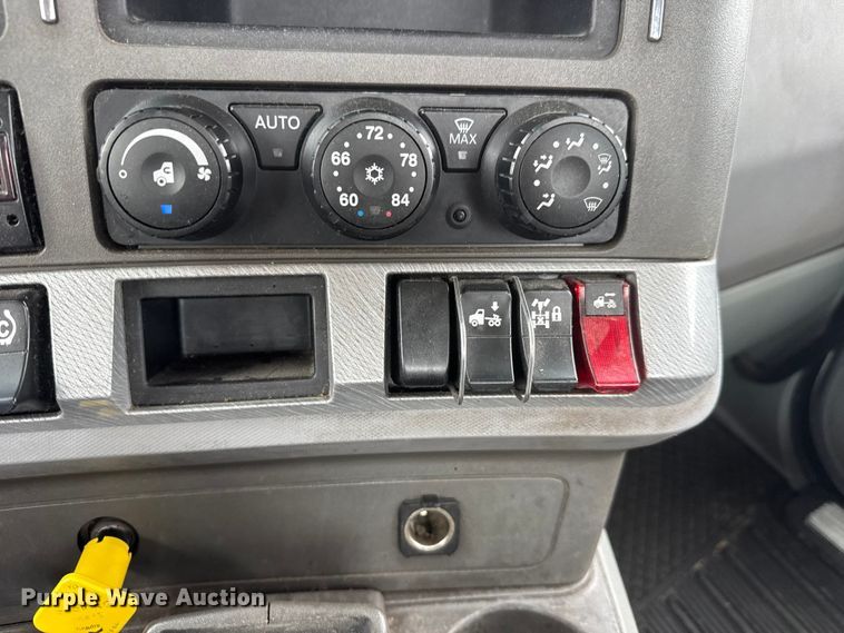 image for item MX9253 2016 Kenworth T680 semi truck