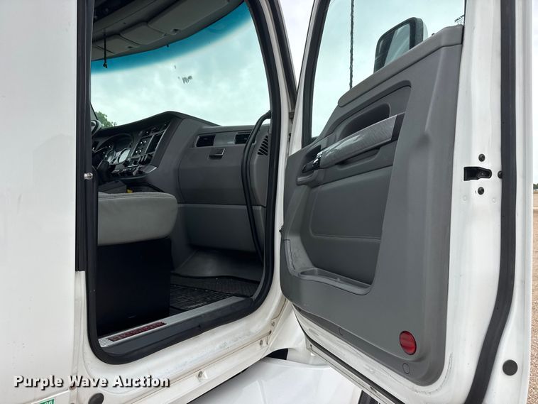 image for item MX9253 2016 Kenworth T680 semi truck
