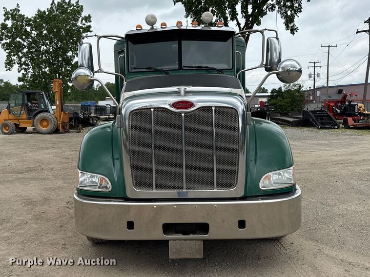 image for item ND9500 2012 Peterbilt 386 semi truck