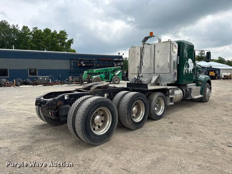 image for item ND9500 2012 Peterbilt 386 semi truck