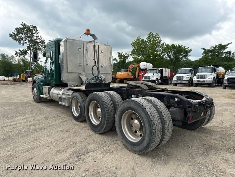image for item ND9500 2012 Peterbilt 386 semi truck