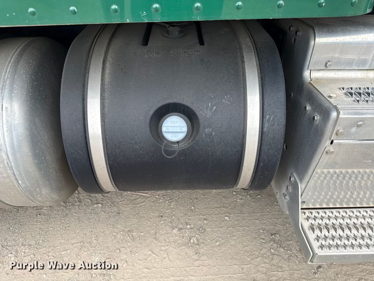 image for item ND9500 2012 Peterbilt 386 semi truck
