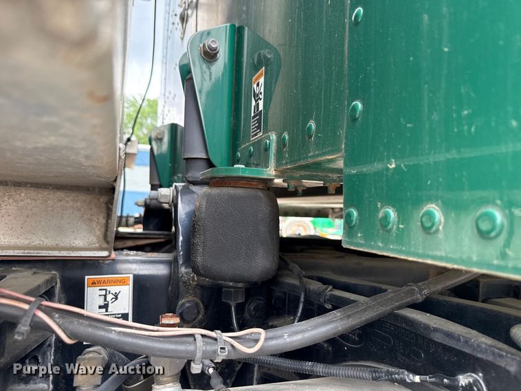 image for item ND9500 2012 Peterbilt 386 semi truck