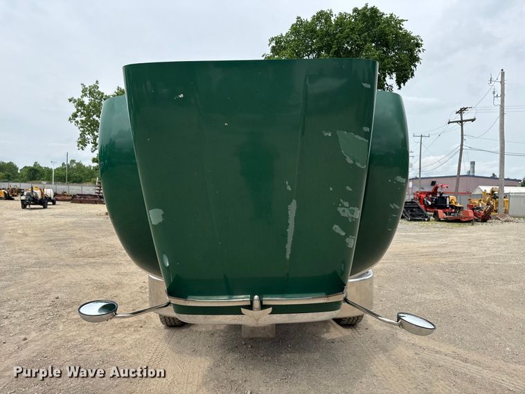 image for item ND9500 2012 Peterbilt 386 semi truck