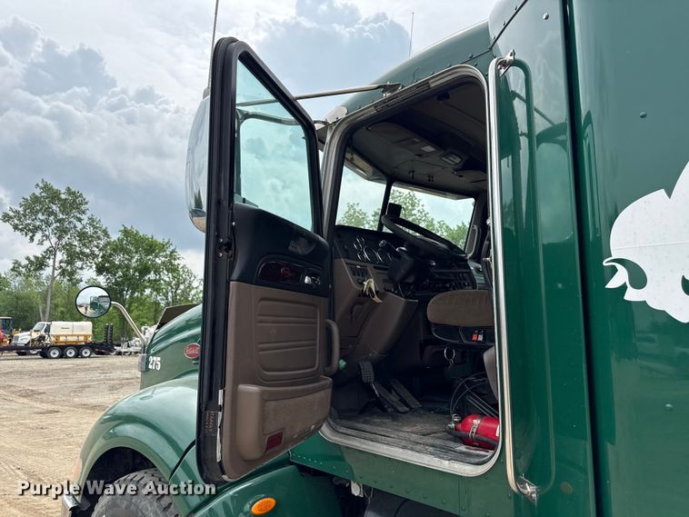 image for item ND9500 2012 Peterbilt 386 semi truck