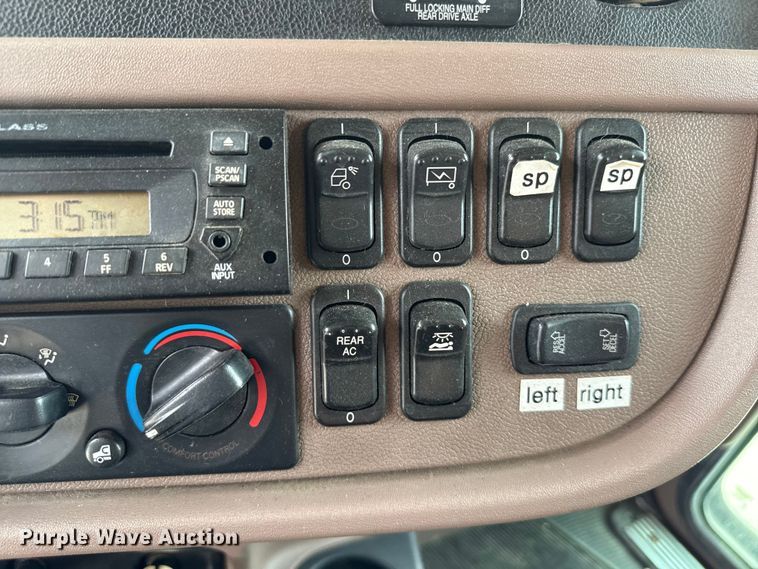 image for item ND9500 2012 Peterbilt 386 semi truck