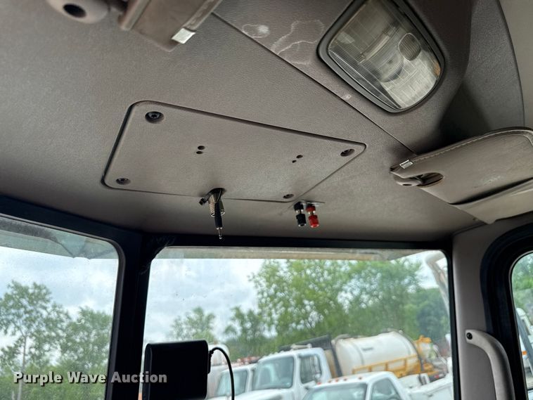 image for item ND9500 2012 Peterbilt 386 semi truck